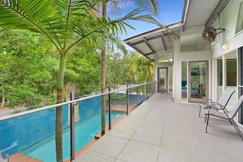 2 Satinwood Drive Rainbow Shores Executive Level Beach House Pool Walk To Beach - Australian Directory 6