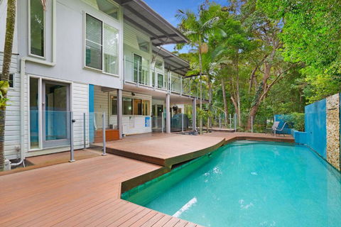 2 Satinwood Drive Rainbow Shores Executive Level Beach House Pool Walk To Beach - Australian Directory 4