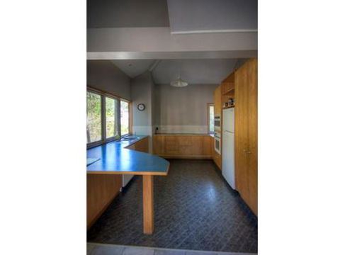 6 Satinwood Drive Rainbow Shores Stylish Beach House Free WiFi - Australian Directory 5
