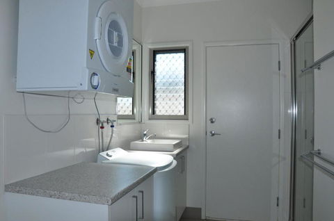 Seadaze 1 Rainbow Beach Gorgeous Unit Close To The Beach Aircon Pool - Australian Directory 3