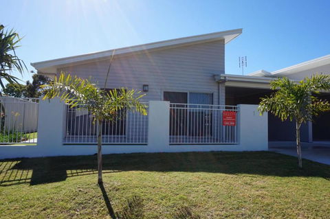 Seadaze 1 Rainbow Beach Gorgeous Unit Close To The Beach Aircon Pool - Australian Directory 6