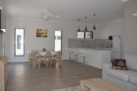 Seadaze 1 Rainbow Beach Gorgeous Unit Close To The Beach Aircon Pool - Australian Directory 5