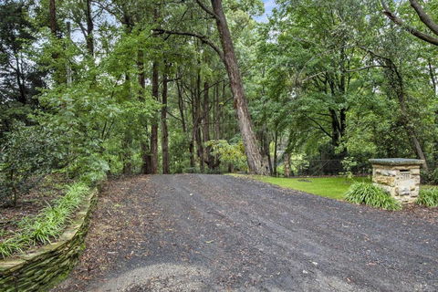 NUNGAROO COTTAGE - Australian Directory 1