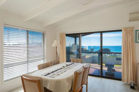 Kianga Parade Beach House - Australian Directory 6