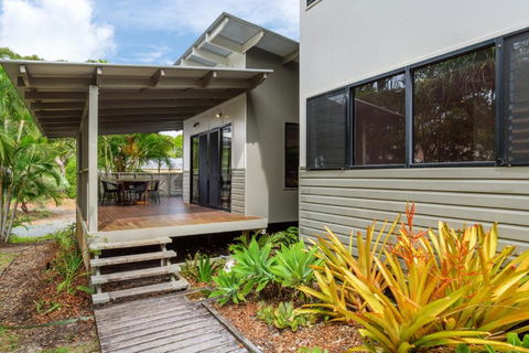 12 Naiad Court Pool Sleeps 8 Close To Beach - Australian Directory 6