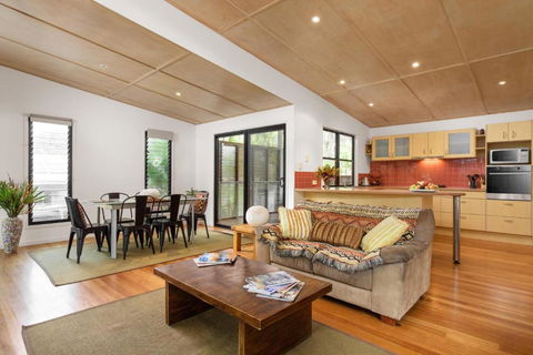 12 Naiad Court Pool Sleeps 8 Close To Beach - Australian Directory 4