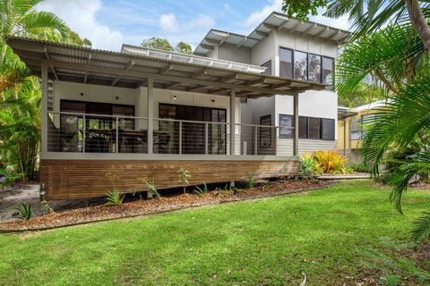12 Naiad Court Pool Sleeps 8 Close To Beach - Australian Directory 2