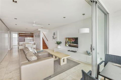 Unit 206 Plantation Rainbow Beach Incredible Views Top Floor Ocean Facing - Australian Directory 1