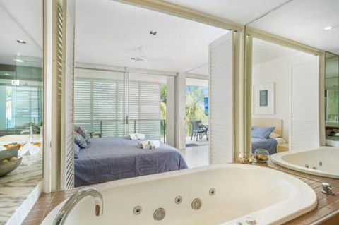 Unit 207 Plantation Rainbow Beach Ocean Facing Plantation Resort Unit Incredible Views Top Floor - Australian Directory 2