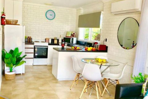 PARADISE COURT VILLA 1 Free Wifi - Australian Directory 0