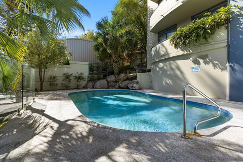 Stunning Top Floor Sunshine Beach Getaway! Unit 7 Vista Pacific 12 Bryan Street - Australian Directory 0