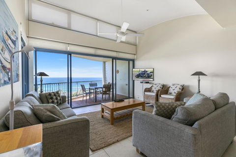 Stunning Top Floor Sunshine Beach Getaway! Unit 7 Vista Pacific 12 Bryan Street - Australian Directory 4