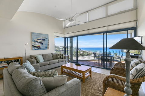 Stunning Top Floor Sunshine Beach Getaway! Unit 7 Vista Pacific 12 Bryan Street - Australian Directory 6
