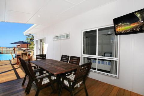 BEACH SHOPS & FABULOUS VACATION HOME! - Australian Directory 1