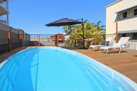 BEACH SHOPS & FABULOUS VACATION HOME! - Australian Directory 6