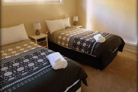 Vintage On The 8th - Australian Directory 1