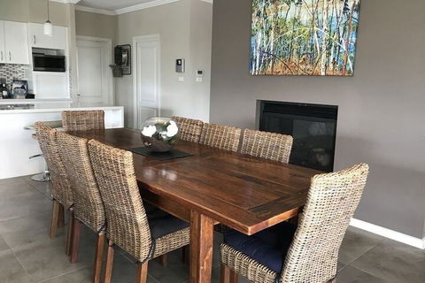 Vintage On The 8th - Australian Directory 0