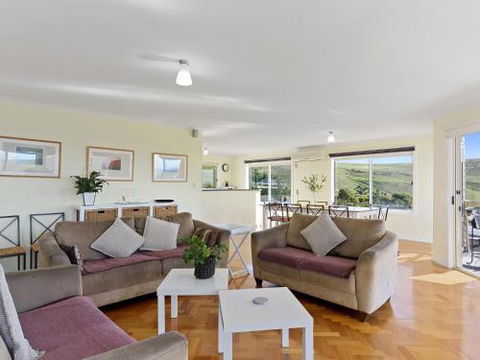 VALLEY VIEWS 10 Valley Heights Drive - Australian Directory 4