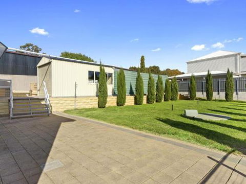 VALLEY VIEWS 10 Valley Heights Drive - Australian Directory 2