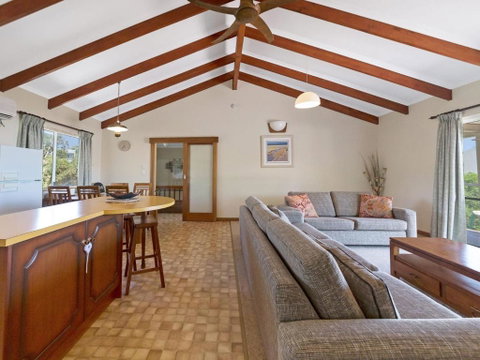 Footprints At Carrickalinga 31 Solitude Drive - Australian Directory 5