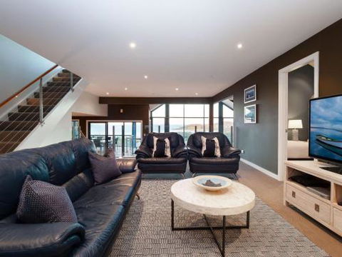 Venabu On Garuwa 20 Garuwa Street Spectacular House With Fabulous Views - Australian Directory 3
