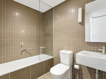 DREW Stay On St. Andrews Top Rated Golf Course - Australian Directory 6