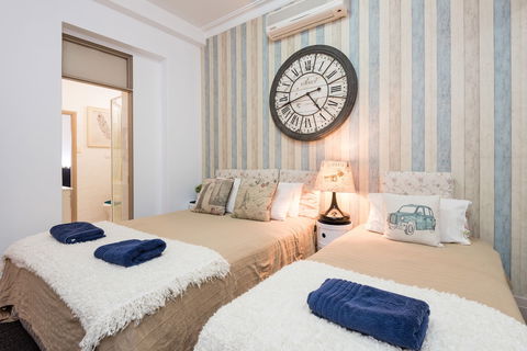 The Clock House Beachfront - Australian Directory 5