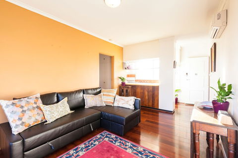 ELEANOR, 1BDR Fitzroy North Apartment - Australian Directory 2
