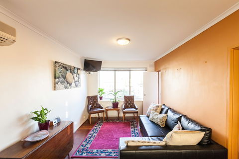 ELEANOR, 1BDR Fitzroy North Apartment - Australian Directory 3