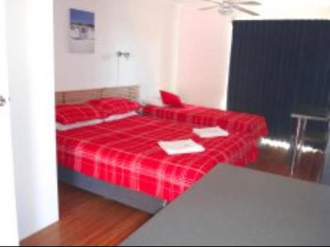 Mermaid Beach Motor Inn - Australian Directory 1