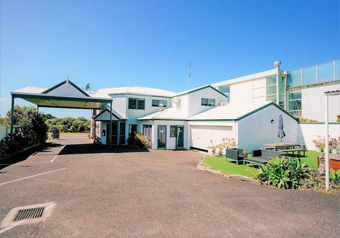 Coastal Motel - Australian Directory 2