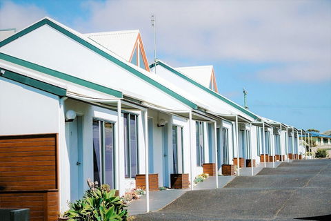 Coastal Motel - Australian Directory 3