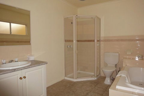 Moonee Valley Views Apartments - Australian Directory 7