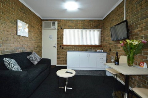 Marion Motel And Apartments - Australian Directory 3