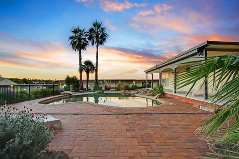 Thunderbird Motel - Australian Directory 3