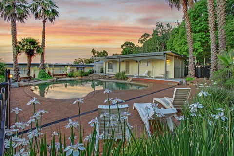 Thunderbird Motel - Australian Directory 2