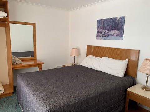 Swaggers Motor Inn - Australian Directory 1