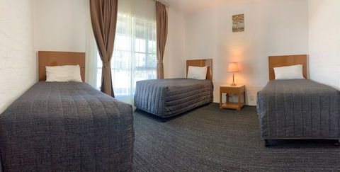 Swaggers Motor Inn - Australian Directory 6
