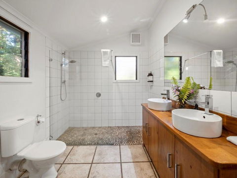 Maviss Cabins At Mt. Warning - Australian Directory 1