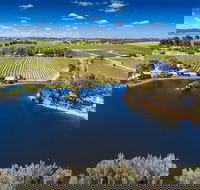 Stonewell Cottages  Vineyards - Australian Directory