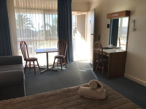 Holiday Lodge Motor Inn - Australian Directory 5