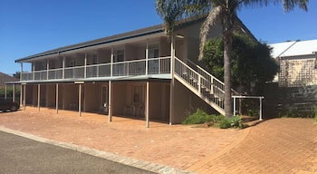 Holiday Lodge Motor Inn - Australian Directory 2