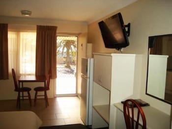 Holiday Lodge Motor Inn - Australian Directory 6