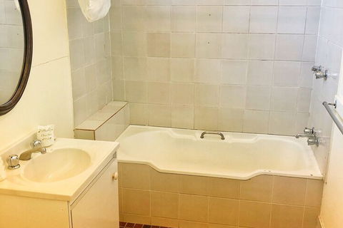 Victoria & Albert Guesthouse - Australian Directory 6