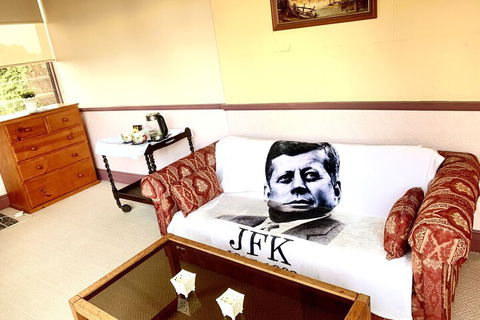 Victoria & Albert Guesthouse - Australian Directory 4