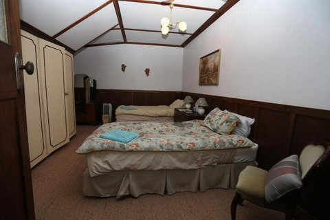 COLWYN HOUSE & STABLE COTTAGE B B - Australian Directory 7