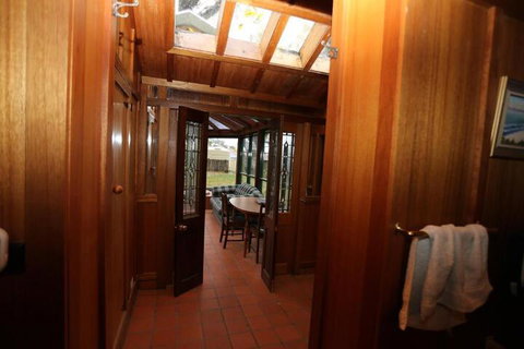 COLWYN HOUSE & STABLE COTTAGE B B - Australian Directory 2