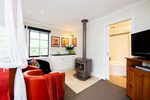 Holly Lodge - Australian Directory 2