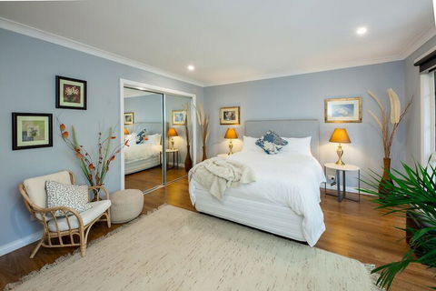Holly Lodge - Australian Directory 4