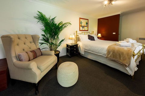 Holly Lodge - Australian Directory 6
